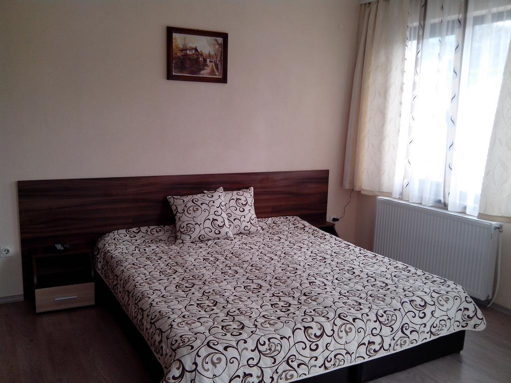 Отель Advel Guest Hous Маджаре Номер фото